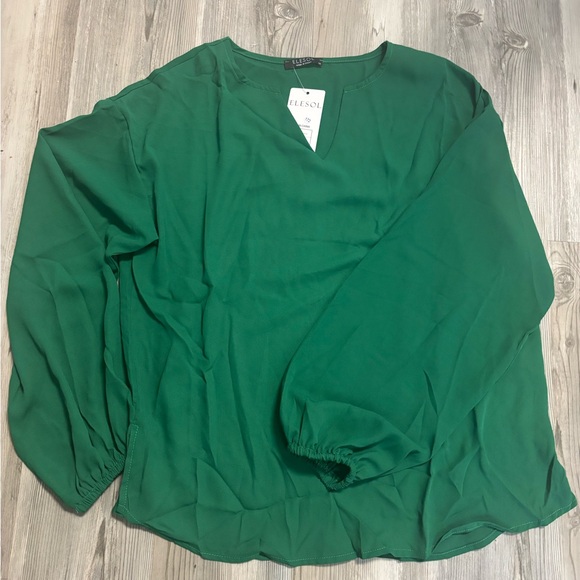 Elesol NWT Size Medium NWT
 Green long sleeve blouse #greenblouse #kellygreen - Picture 5 of 5
